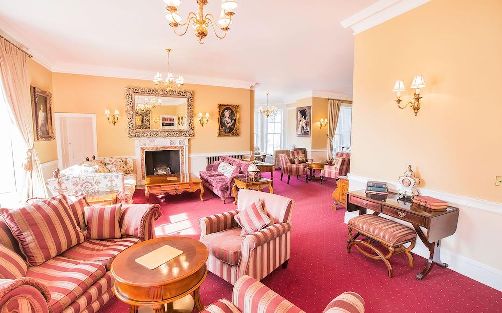 Отель Carberry Tower Mansion House And Estate Массельбург Экстерьер фото